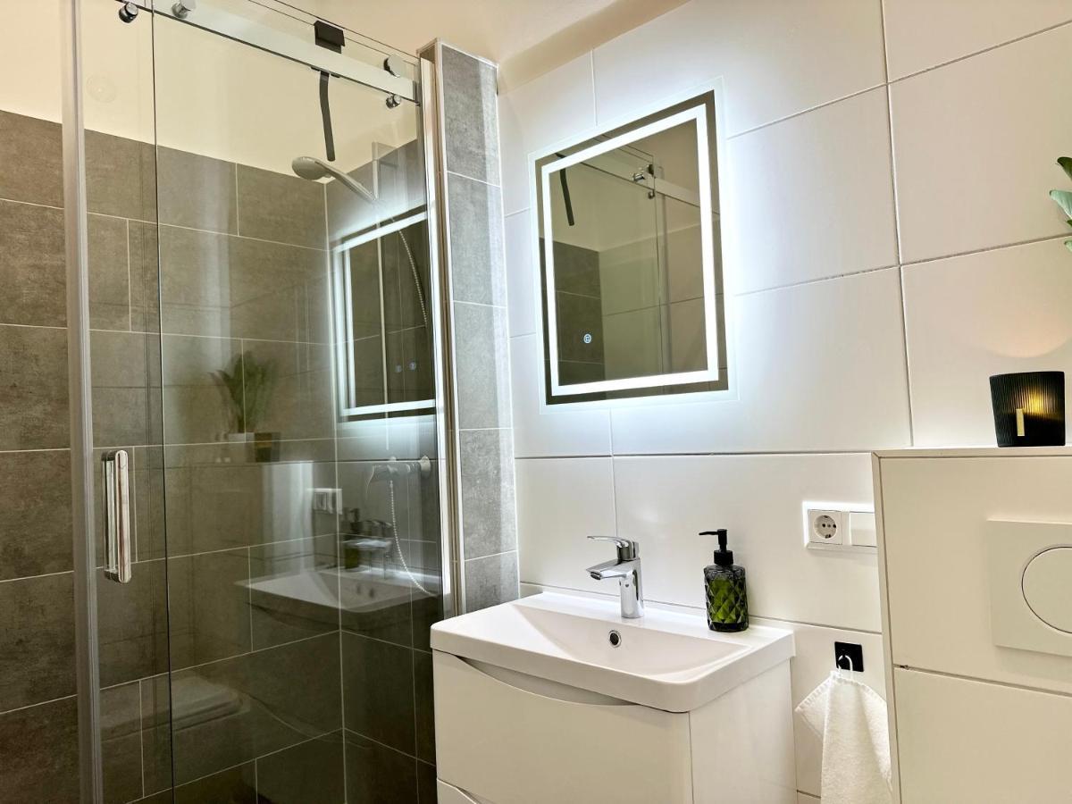Mystay: Zentral I Design I Prime I Gaeste Wc Heidelberg Kültér fotó